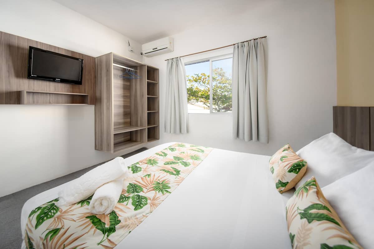 Premium bedding, soundproofing, iron/ironing board (on request)