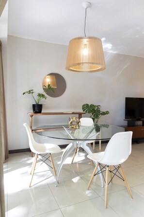 Loft Comfort, 1 Tempat Tidur King | Seprai premium, selimut bulu angsa, brankas, dan didekorasi berbeda-beda