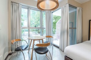 Apartemen Keluarga | Seprai premium, selimut bulu angsa, brankas, dan didekorasi berbeda-beda