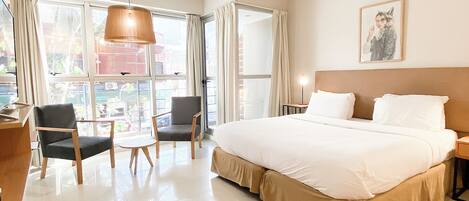 Studio, balcon | 1 chambre, literie de qualité supérieure, couette en duvet d'oie