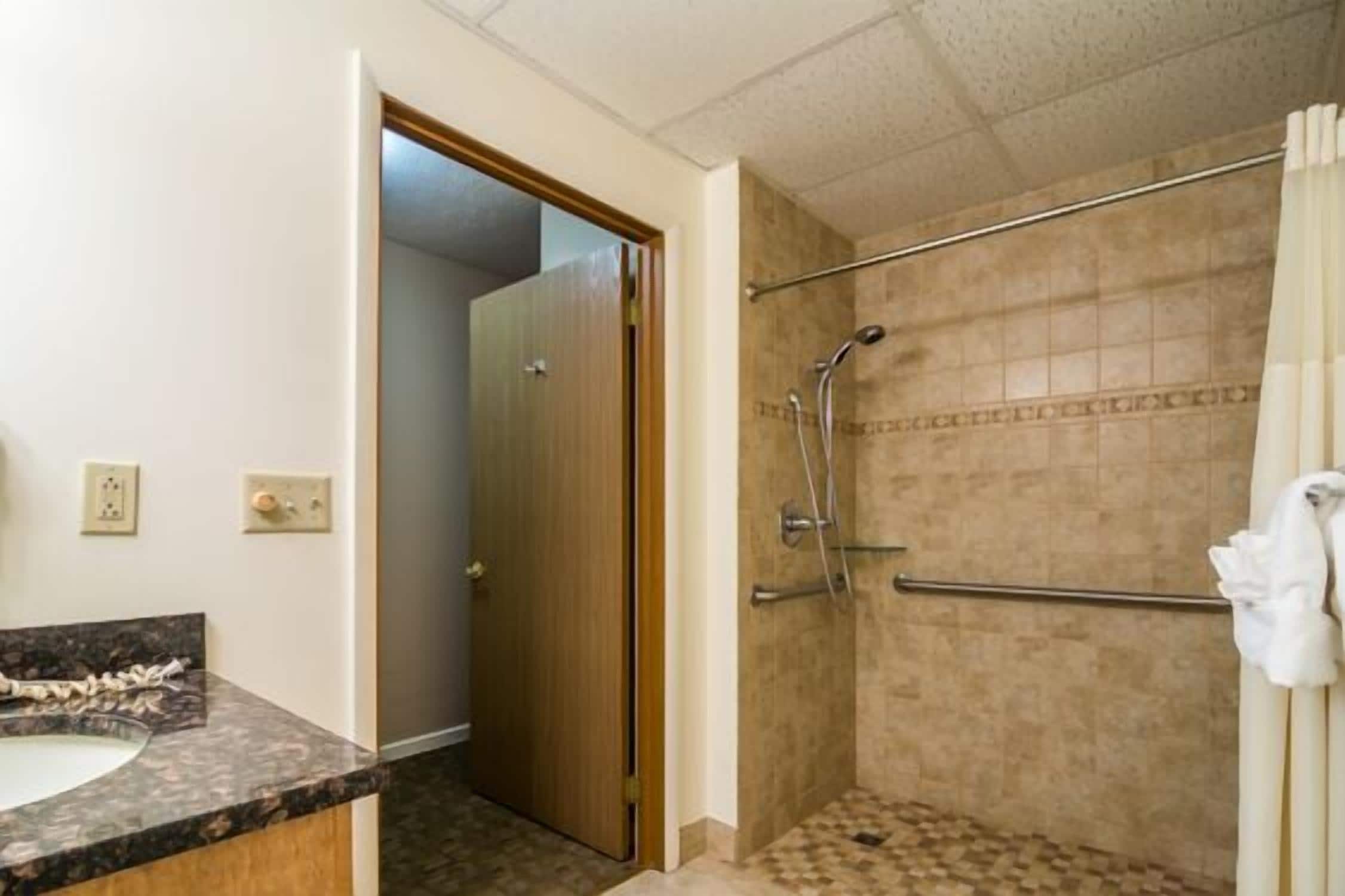 standard room, accessible | bathroom | free toiletries, hair dryer, towels