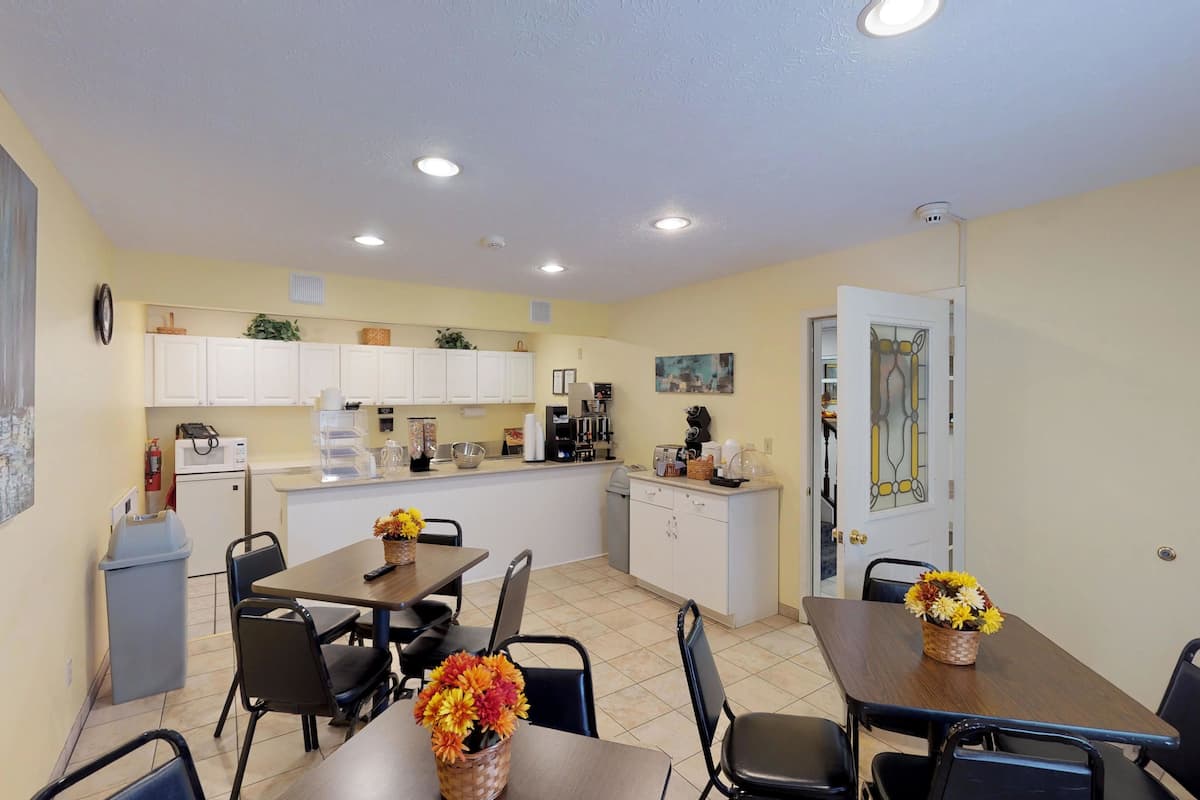 free daily continental breakfast