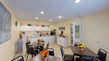 Free daily continental breakfast