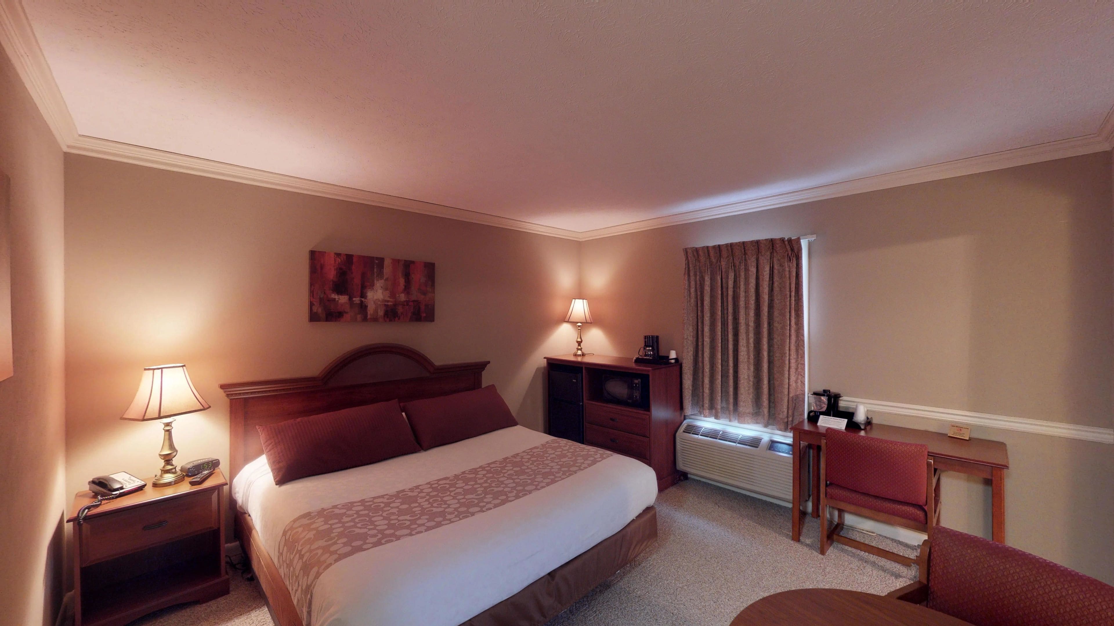 Premium bedding, desk, iron/ironing board, free WiFi