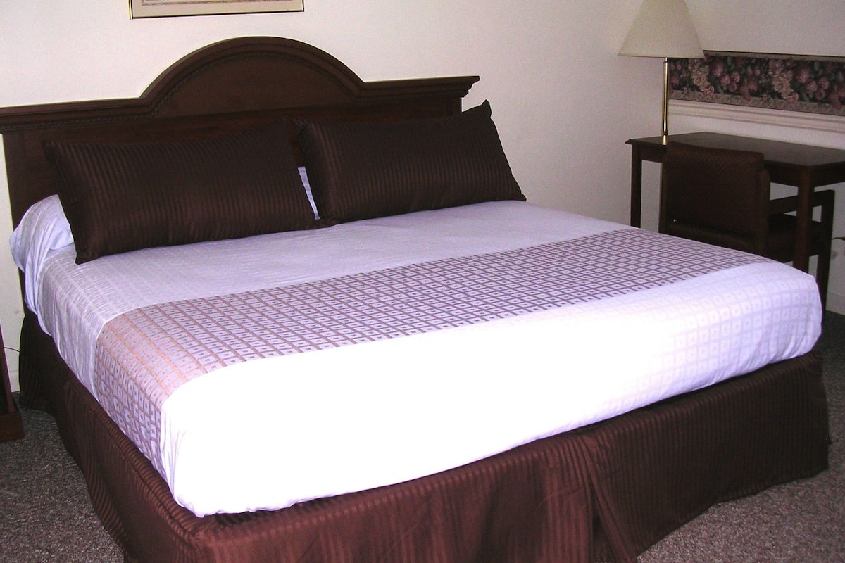 Habitación estándar, con acceso para personas discapacitadas | Ropa de cama de alta calidad y escritorio