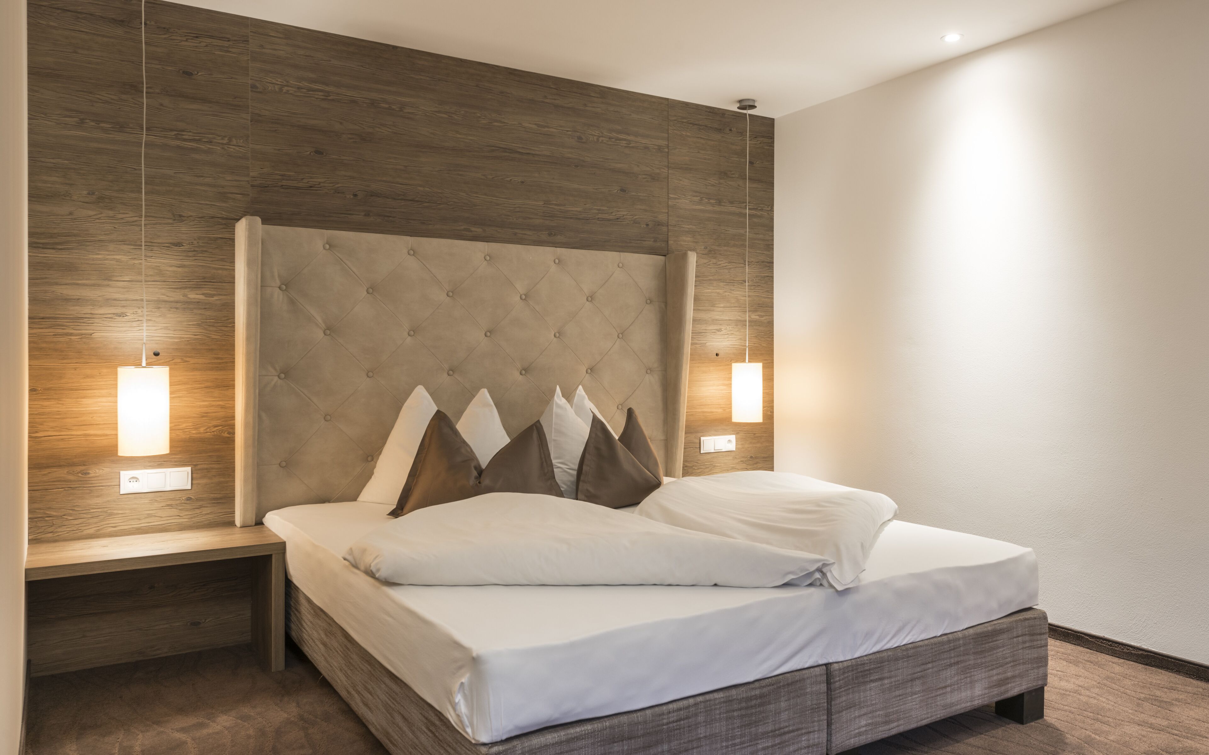 junior suite | 1 bedroom, minibar, in-room safe, desk