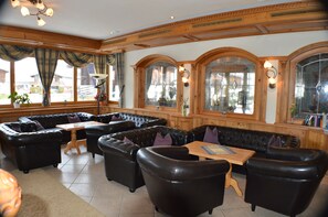 Coin salon dans le hall