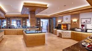 Breakfast area - Hotel Das Urbisgut (Altenmarkt im Pongau)