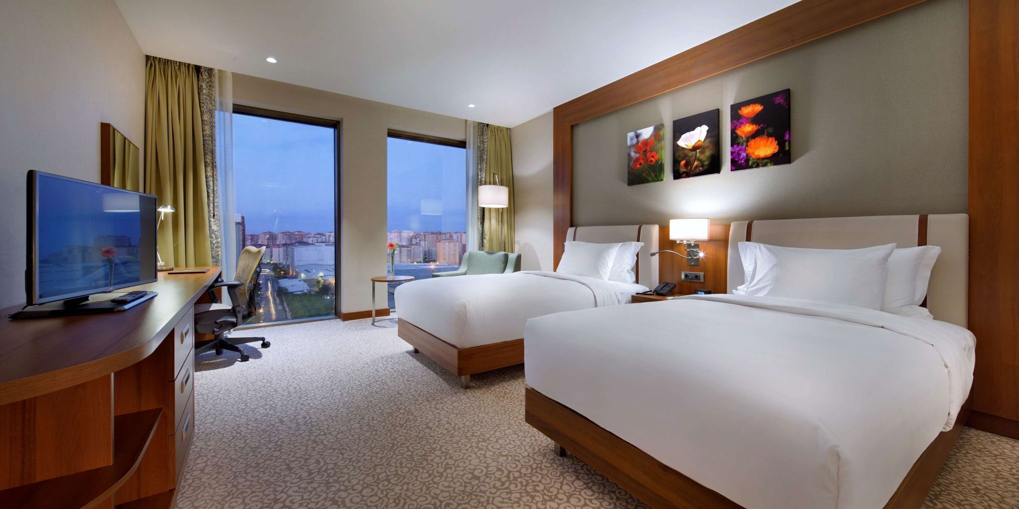 Premium bedding, in-room safe, laptop workspace, blackout curtains