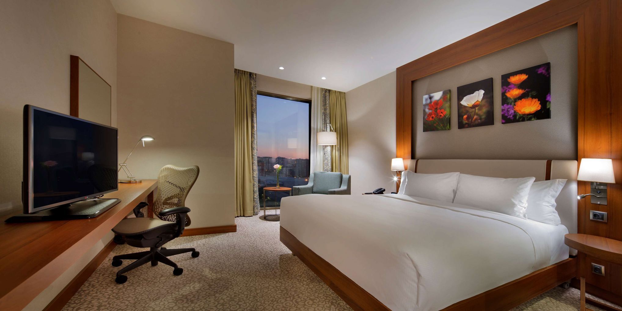 Premium bedding, in-room safe, laptop workspace, blackout curtains
