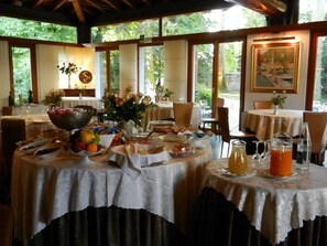 Free continental breakfast - Eurohotel Palace Maniago (Maniago)