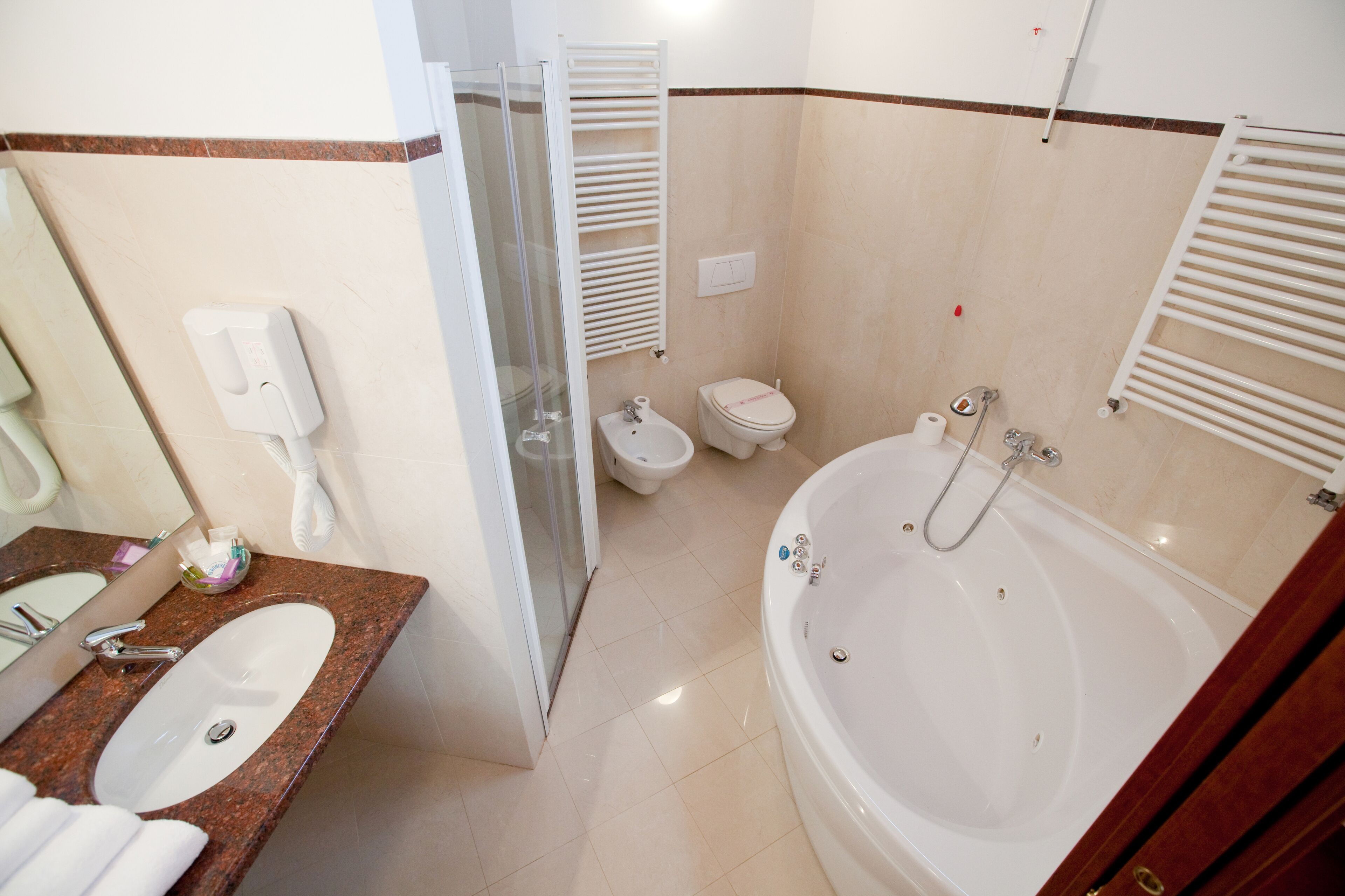 junior suite | bathroom | free toiletries, hair dryer, bidet, towels