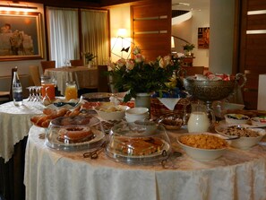 Petit déjeuner continental compris