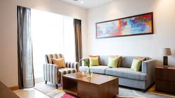 48-Zoll-LED-Fernseher mit Satellitenempfang, Fernseher, DVD-Player