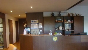Check-in/check-out kiosk - Hôtel du Soleil Bleu (Istres)