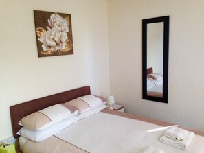 家庭房 | 防过敏的被褥、客房内保险箱、特色装修、办公桌