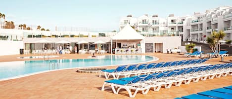 Outdoor pool, open 10:00 AM to 6:00 PM, pool umbrellas, pool loungers