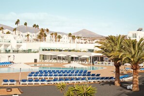 Outdoor pool, open 10:00 AM to 6:00 PM, pool umbrellas, sun loungers