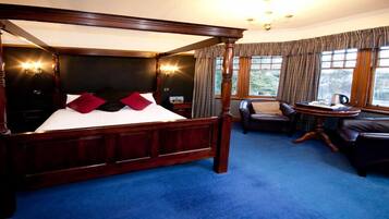 Habitación doble superior, baño privado | Decoración individual y sistema de insonorización