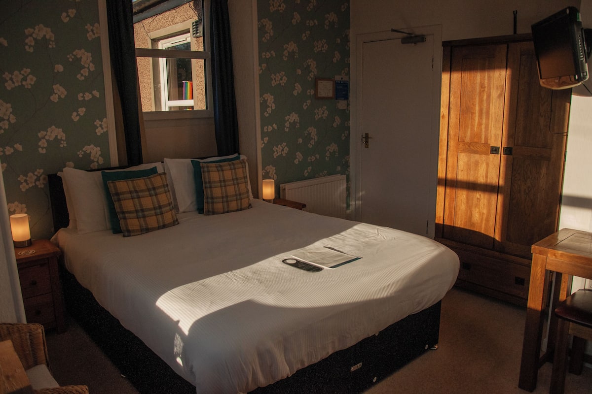 iron/ironing board, free wifi, bed sheets, wheelchair access