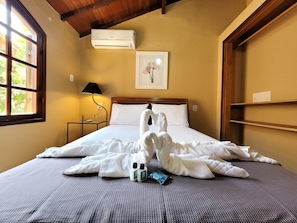 Quarto casal standard | Frigobar, cofres nos quartos, Wi-Fi de cortesia, roupa de cama