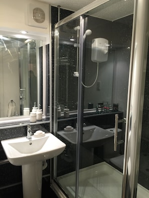 Standard Apartment, 2 Bedrooms | Bathroom