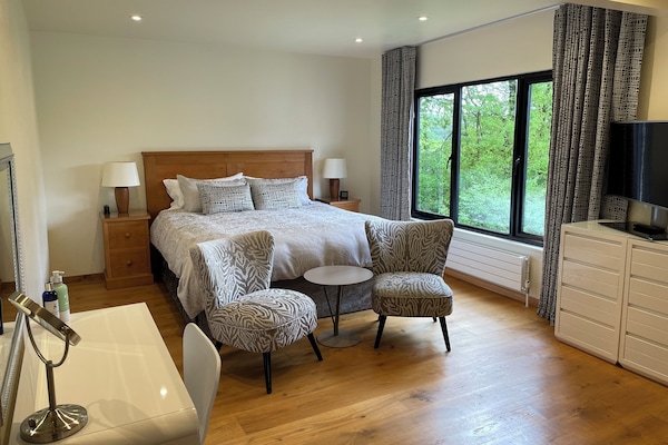 Luxury Room (Spinney – Superking Bed) | Television