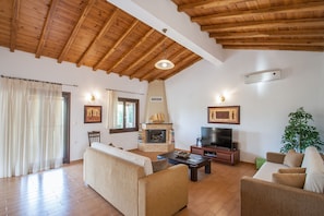 Premium Villa, 2 Bedrooms, Private Pool, Garden Area | Living area