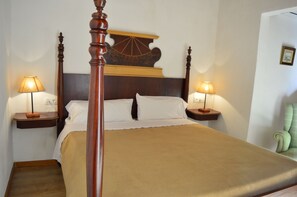 Dobbeltrom | Minibar, safe på rommet, skrivebord og wi-fi (inkludert)