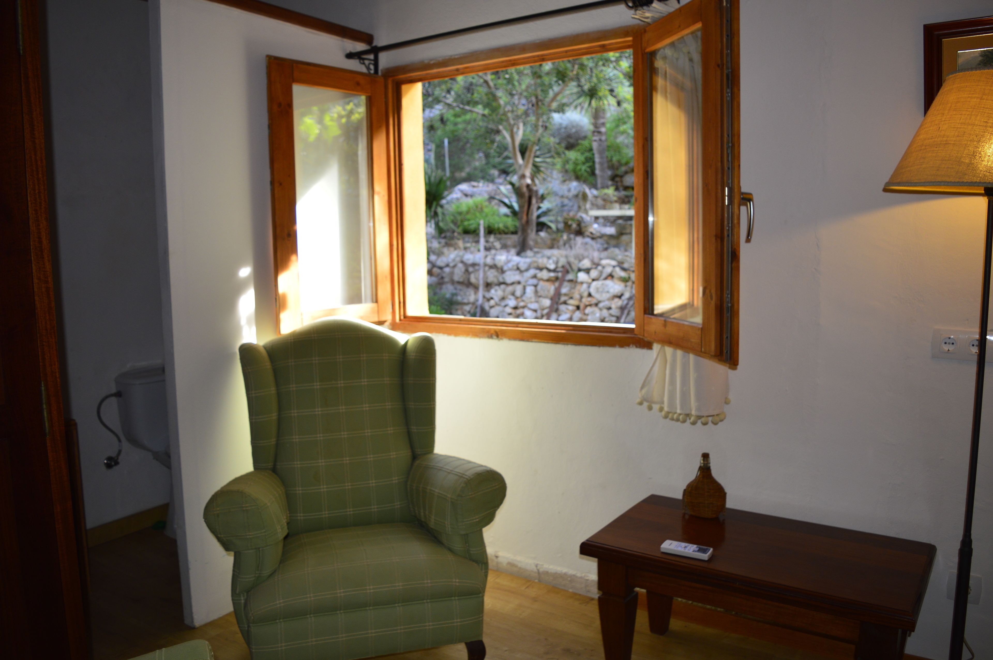 Minibar, in-room safe, desk, free WiFi