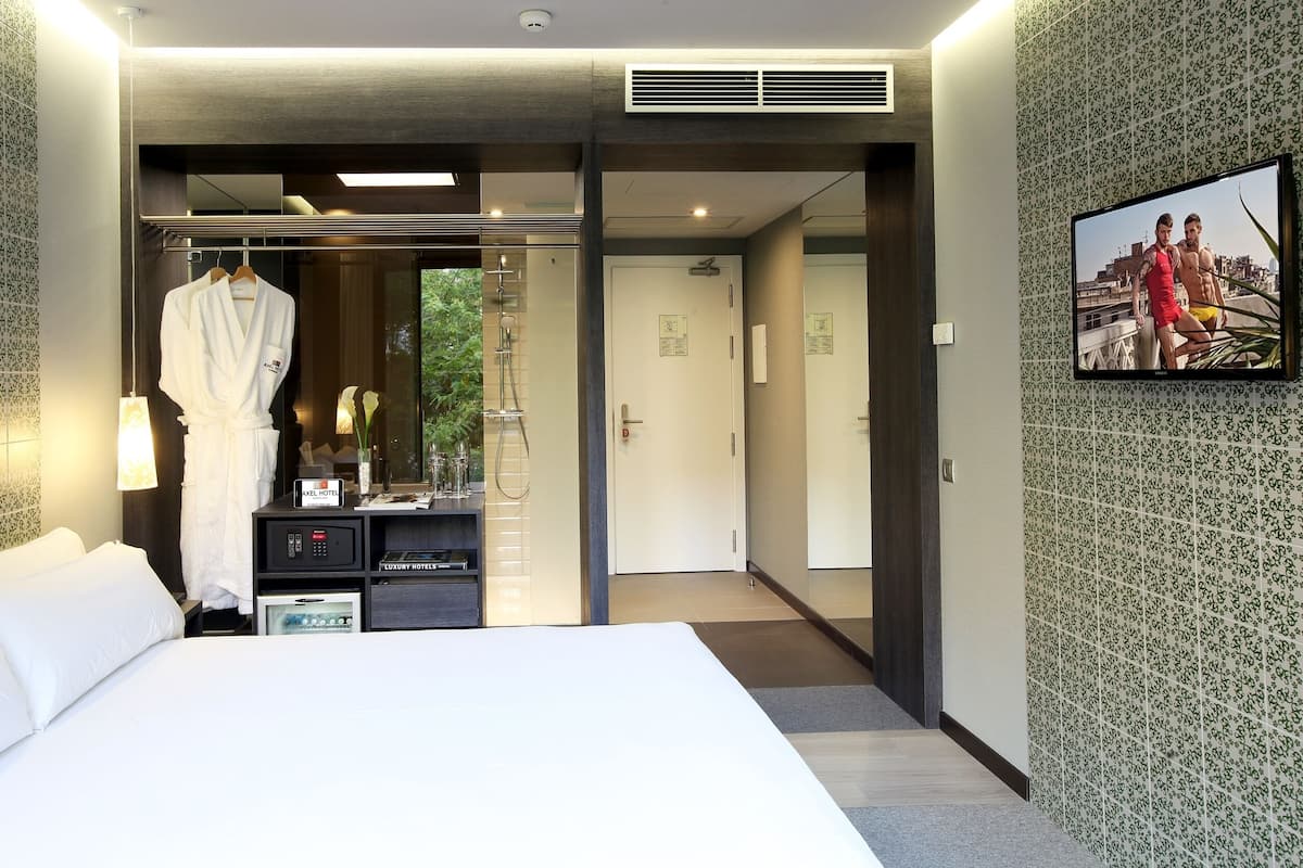 Minibar, caja fuerte, escritorio y sistema de insonorización