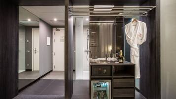 City Single Room (Ground Floor) | Minibar, in-room safe, desk, soundproofing