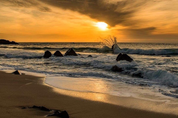 Una spiaggia nelle vicinanze