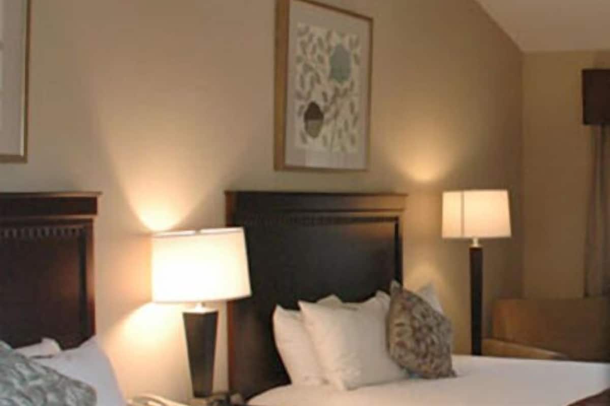 in-room safe, iron/ironing board, cots/infant beds, rollaway beds