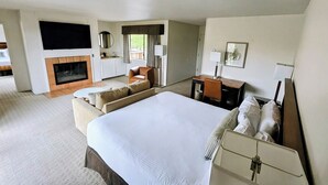 Suite, 1 King Bed or 2 Queen Beds | 객실 내 금고, 다리미/다리미판, 무료 WiFi, 침대 시트