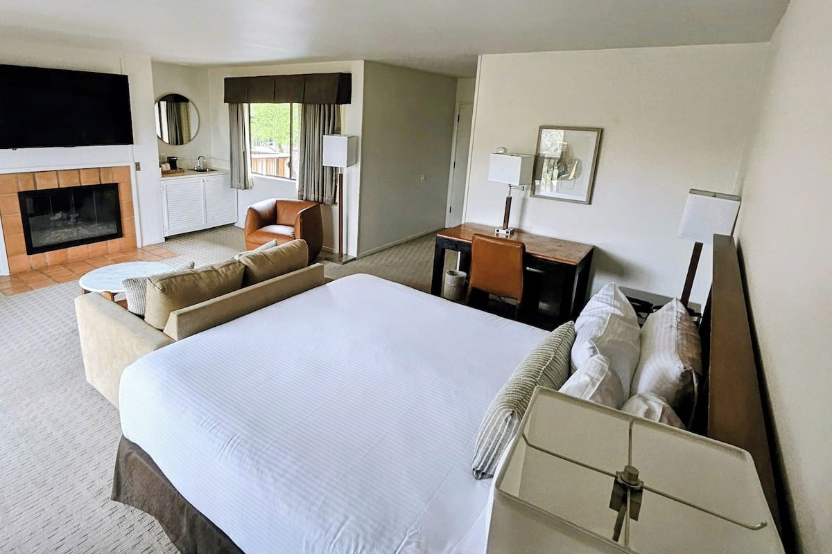 Suite, 1 King Bed or 2 Queen Beds | Coffres-forts dans les chambres, fer et planche à repasser