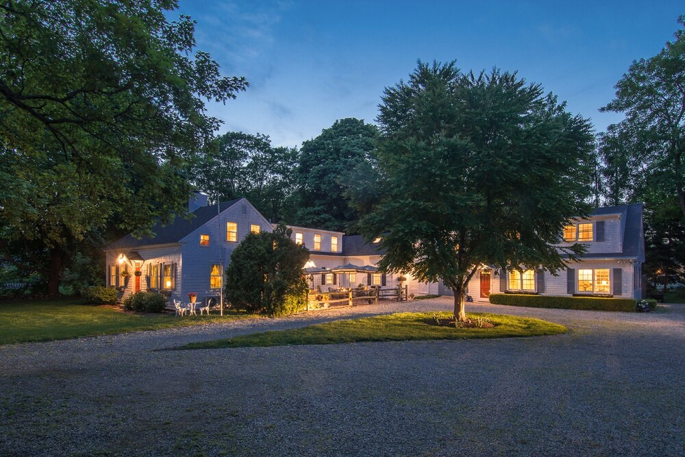 Parsonage Inn by null