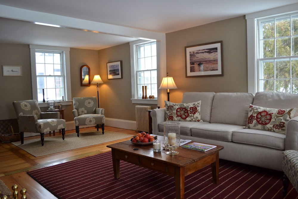 Parsonage Inn by null