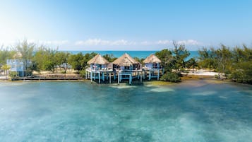 Overwater Bungalow | Utsikt mot strand/hav