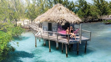 Premier Overwater Bungalow | Utsikt mot strand/hav