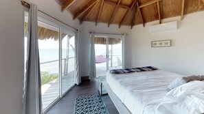 Overwater Bungalow | In-room safe, soundproofing, free WiFi, bed sheets - Thatch Caye, a Muy'Ono Resort (Thatch Caye)