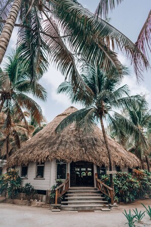 Exterior - Thatch Caye, a Muy'Ono Resort (Thatch Caye)
