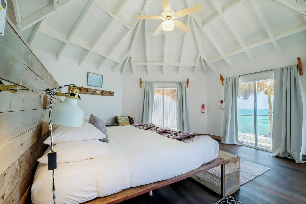 Overwater Bungalow | In-room safe, soundproofing, WiFi (free), bed sheets