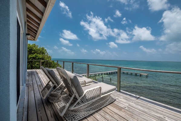 Penthouse Oceanfront Cabana | Balcony