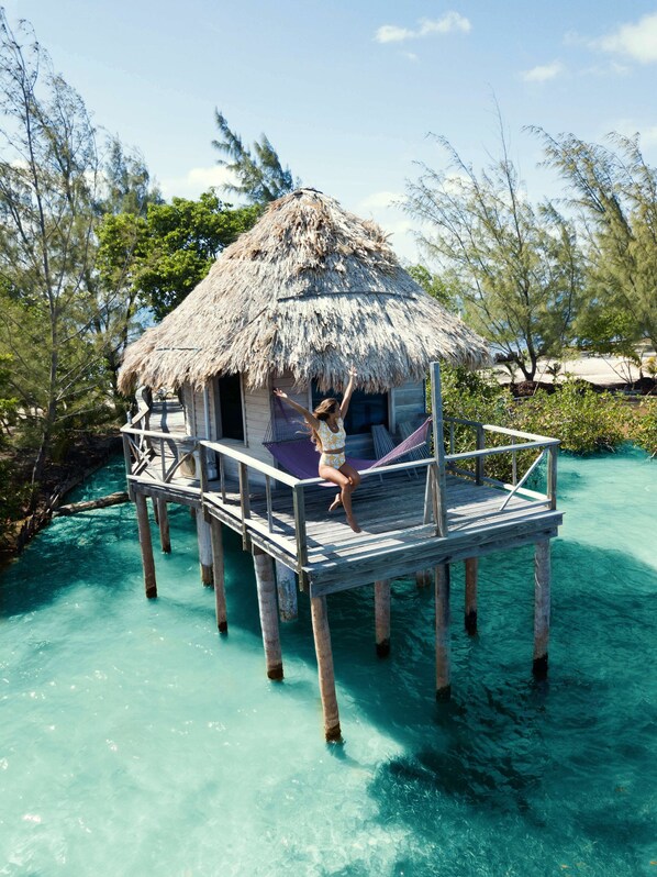 Premier Overwater Bungalow | In-room safe, soundproofing, free WiFi, bed sheets - Thatch Caye, a Muy'Ono Resort (Thatch Caye)