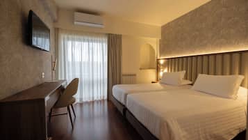 Double or Twin Room | In-room safe, desk, blackout drapes, soundproofing