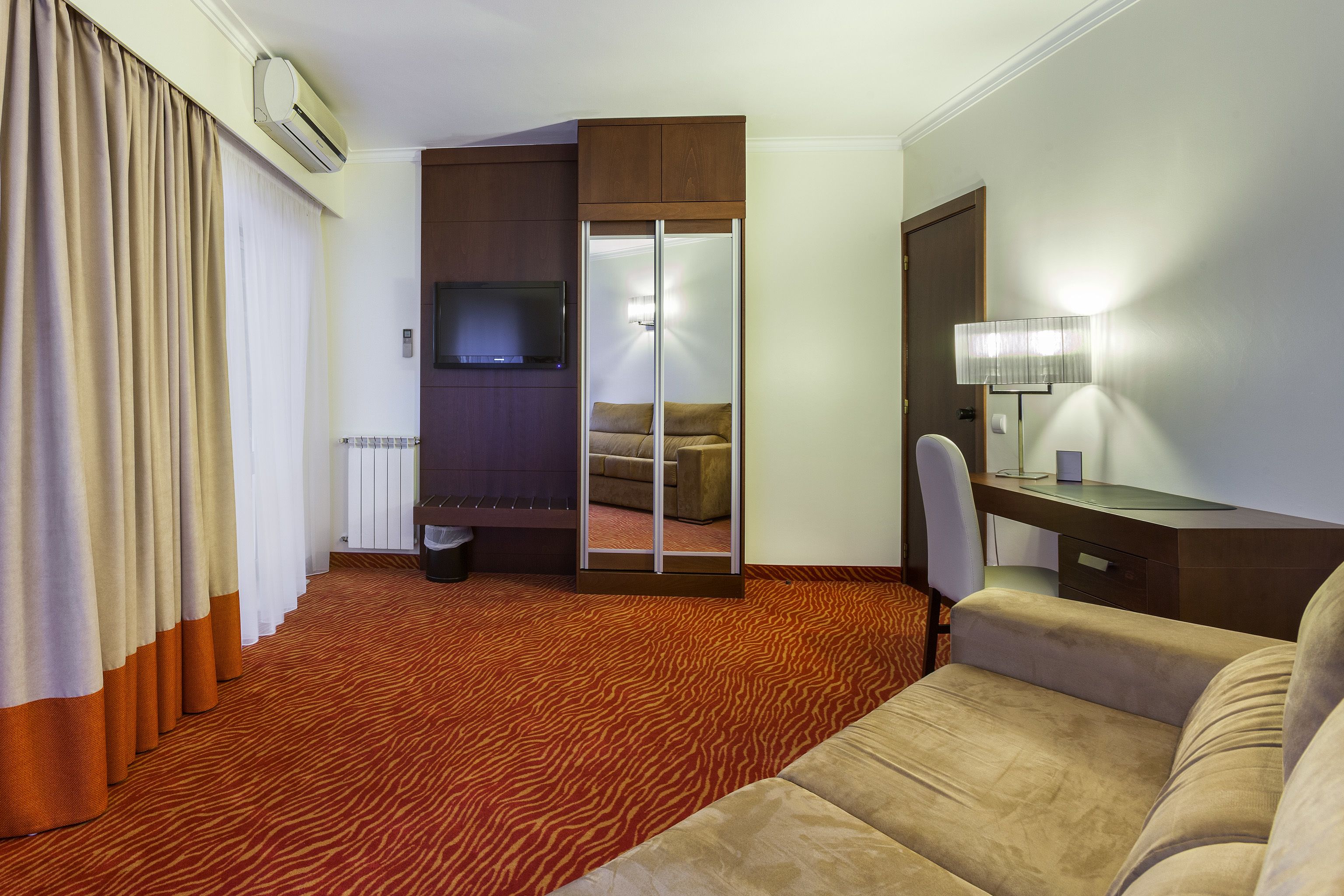 suite | living area | plasma tv