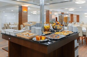 Se sirven desayunos, almuerzos, cenas y cocina portuguesa 