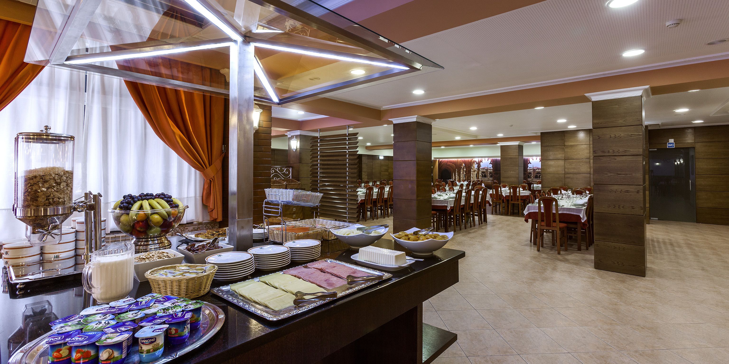 daily continental breakfast (eur 6 per person)