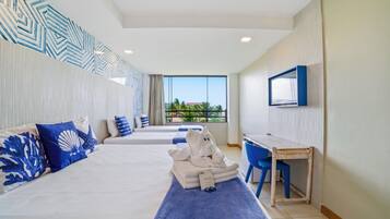 Quarto Familia Superior | Frigobar, cofres nos quartos, escrivaninha